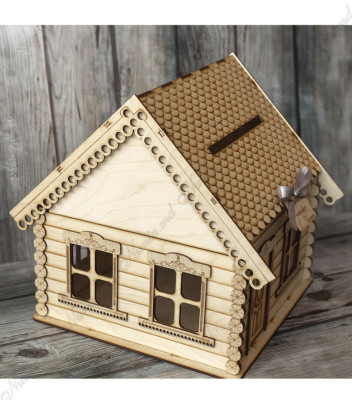 <p>Cutie de dar din lemn, realizată în formă de casă, folosită pentru plicurile oferite de invitați la nuntă. Aceasta reprezintă un accesoriu elegant și util în același timp. Poate fi realizată fie în varianta standard sau personalizată cu textul și datele dorite.</p>
