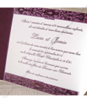 <p>O invitație clasică, foarte elegantă, realizată din carton mov mat cu un print clasic lucios în relief, la inchiderea formează un plic în care se introduce cartonașul alb destinat printării textului. În prețul invitației de nuntă este inclus și plicul de culoare albă.</p>