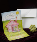 <p>Invitație de nuntă 3D confecționată dintr-un carton în nuanțe verzi destinat tipăririi textului. Pe acesta se aplică un desen 3D sub formă de casă cu doi miri în față. Cînd se deschide invitația, ilustrația se transformă în una realistă, 3D. Se pliază în două părți pe orizontală. În preț este inclus plic alb.</p>