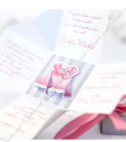 <p>Invitație de botez pentru fetițe în formă de cutiuță albă. Cutia conține în interior elemente cu folio crem și un costumaș roz alipit, iar textul imprimat pe cele 4 fețe interioare. Capacul este de culoare gri cu model-folio transparent iar drept accesoriu servește fundița roz din satin.</p><p><strong>Setul poate fi completat cu:</strong></p><p>•&nbsp;&nbsp;&nbsp;&nbsp;&nbsp;&nbsp;&nbsp;&nbsp; Aranjare la mese;</p><p>•&nbsp;&nbsp;&nbsp;&nbsp;&nbsp;&nbsp;&nbsp;&nbsp; Cartea de urări;</p><p>•&nbsp;&nbsp;&nbsp;&nbsp;&nbsp;&nbsp;&nbsp;&nbsp; Plic de bani;</p><p>•&nbsp;&nbsp;&nbsp;&nbsp;&nbsp;&nbsp;&nbsp;&nbsp; Număr la masă etc.</p><p>•&nbsp;&nbsp;&nbsp;&nbsp;&nbsp;&nbsp;&nbsp;&nbsp; Bomboniera</p><p>•&nbsp;&nbsp;&nbsp;&nbsp;&nbsp;&nbsp;&nbsp;&nbsp; Cutie pentru colaci</p><p>•&nbsp;&nbsp;&nbsp;&nbsp;&nbsp;&nbsp;&nbsp;&nbsp; Cutie pentru bani</p>