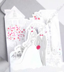 <p>Invitație de nuntă ce reprezintă un tablou a unei nunți regale, de povești, care se pliază în trei părți. Aceasta prezintă mirii într-un decor de poveste într-o grădină regală, tot tabloul desfășurându-se în trei planuri. Pe fiecare parte este introdus un cartonaș alb cu textul invitației. În prețul invitației este inclus plic gri.</p>