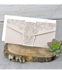 <p>Invitație de nuntă elegantă care este compusă din două părți, un carton suport de culoare crem închis care se pliază în trei pe orizontală, având elemente decor floral și bentiță decorata cu flori decupate prin metoda laser. Textul se tipărește pe un carton ivory lucios. În prețul invitației este inclus plic ivory.</p>