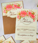 <p>Invitație de nuntă vintage cu motiv floral. Cartonașul invitației se introduce într-un plic maro striat. Invitația nu se pliază.</p>
