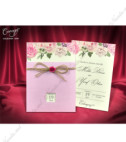 <p>Invitație de nuntă modernă în formă de buzunar de culoare roz pal, sidefat. Coperta are un spațiu decupat în formă pătrată, pentru printarea inițialelor sau data evenimentului. Mijlocul copertei fiind completat de o fundiță cafenie din sfoară cu trandafir roz și etichetă decorativă. Cartonul pentru plasarea textului are culoare ivory, cu elemente florale deosebite. Invitația nu conține plic.</p>