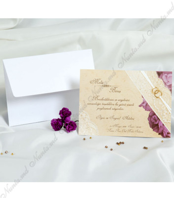 <p>Invitație de nuntă confecționată dintr-un carton bej lucios cu un imprimeu florar deosebit și dantelă. În preț este inclus plic alb. (Stoc limitat)</p>