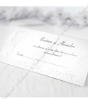 <p>Card de masă pentru nuntă sau alte evenimente cu elemente în relief, în interiorul căruia este un compartiment (buzunărel) care poate fi folosit ca plic pentru bani. Prețul cardului include tipărirea textului (color sau negru).</p>