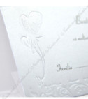 <p>Card de masă pentru nuntă sau alte evenimente cu elemente în relief, în interiorul căruia este un compartiment (buzunărel) care poate fi folosit ca plic pentru bani. Prețul cardului include tipărirea textului (color sau negru).</p>