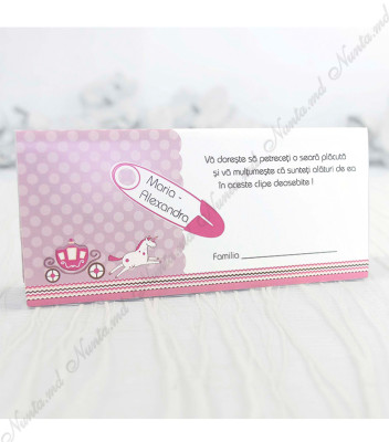 <p>Card de masă pentru botez sau alte evenimente, în interiorul căruia este un compartiment (buzunărel) care poate fi folosit ca plic pentru bani. Prețul cardului include tipărirea textului (color sau negru).Vă propunem din aceeași gamă: invitație, număr de masă și meniu.</p>