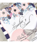 <p>Invitație de nuntă formată dintr-un carton cu print floral roz-albăstrui și margini striate, în mijlocul acesteia se printează textul. Invitația este decorată cu o panglică bej închis și o etichetă roză pe care se poate printa data evenimentului și numele mirilor. În prețul invitației este inclus plic roz.</p>