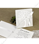 <p>Invitație de nuntă deosebită, realizată din carton gri sidefat ce prezintă un pom în relief din inimi. Invitația se pliază în două pe verticală iar textul se imprimă pe partea interioară. Drept accesoriu servește fundița de mătase ușor gri. Plicul gri este inclus în preț.</p>