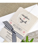 <p>Invitație de nuntă originală în stil vintage în forma unei îngheţate, confecționată din carton cafeniu, cu textul imprimat pe 2 părți. Ca accesoriu servește panglica alb negru. Plicul alb este inclus în preț.</p>
