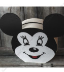 <p>Cutie de dar realizată în formă de Mickey Mouse, folosită pentru plicurile oferite de invitați la botez. Aceasta reprezintă un accesoriu elegant și util în același timp.</p>