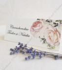 <p>Card de masă pentru nuntă sau alte evenimente, în interiorul căruia este un compartiment (buzunărel) care poate fi folosit ca plic pentru bani.</p>