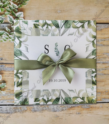 <p><strong>Setul poate fi completat cu:</strong></p><p>• Interior plic;</p><p>• Aranjare la mese;</p><p>• Plic de bani;</p><p>• Etichetă decorativă;</p><p>• Număr la masă etc.</p><p>Aceste componente pot fi сomandate cât în set atât şi separat.&nbsp;</p><p><strong>ATENŢIE:</strong> În dependenţă de tipul hârtiei, complexitatea modelului şi componentele alese, preţul poate varia.&nbsp;</p><p>Orice idee poate fi realizată !!!</p>