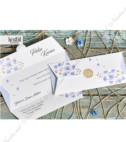 <p>Invitație de nuntă confecționată dintr-un carton alb lucios cu imprimeu floral, care se pliază luînd forma unui plic și se accesorizează cu un sigiliu ornamentat auriu. Invitația nu include alt plic suplimentar.</p>