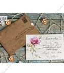 <p>Invitație romantică în forma unui card de felicitare pe cartonaș bej cu imprimeu de trandafir destinat printării textului. Invitația se introtuce pe orizontală într-un plic craft de tip buzunar care imită plicul unei scrisori vechi.</p>