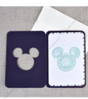 <p>Invitație de botez în formă de pașaport în stil Disney. Textul este imprimat pe un carton separat, care se fixează în interiorul copertei. La exterior coperta are un decupaj în formă de Mickey. În prețul invitației este inclus plic alb.</p><p><strong>Setul poate fi completat cu:</strong></p><p>•&nbsp;&nbsp;&nbsp;&nbsp;&nbsp;&nbsp;&nbsp;&nbsp; Aranjare la mese;</p><p>•&nbsp;&nbsp;&nbsp;&nbsp;&nbsp;&nbsp;&nbsp;&nbsp; Cartea de urări;</p><p>•&nbsp;&nbsp;&nbsp;&nbsp;&nbsp;&nbsp;&nbsp;&nbsp; Plic de bani;</p><p>•&nbsp;&nbsp;&nbsp;&nbsp;&nbsp;&nbsp;&nbsp;&nbsp; Număr la masă etc.</p><p>•&nbsp;&nbsp;&nbsp;&nbsp;&nbsp;&nbsp;&nbsp;&nbsp; Bomboniera;</p><p>•&nbsp;&nbsp;&nbsp;&nbsp;&nbsp;&nbsp;&nbsp;&nbsp; Cutie pentru colaci;</p><p>•&nbsp;&nbsp;&nbsp;&nbsp;&nbsp;&nbsp;&nbsp;&nbsp; Cutie pentru bani.</p><p>&nbsp;</p>