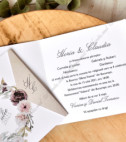 <p>Invitaţie de nuntă care surprinde prin stilul ei Boho Chic. Invitaţia este prezentată faţa verso şi nu include în preţ plicul, dar plicul poate fi procurat separat. Se poate de achizitiona fară plic datorită închiderii acesteia în stil carte poştală.</p>