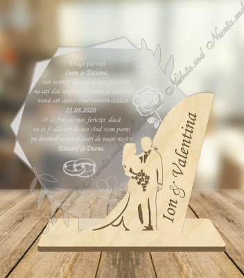 <p>Invitație din sticla organica combinată cu lemn originală și inovativă, cu posibilitate de personalizare. Pe fața invitației poate fi gravat orice model de text sau design.</p>