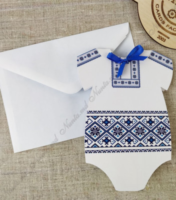 <p>Invitaţie originală cu design personalizat, &nbsp;se pliază în două, pe partea interioară este imprimat textul invitației.&nbsp;</p><p><strong>Setul poate fi completat cu:</strong></p><p>•&nbsp;&nbsp;&nbsp;&nbsp;&nbsp;&nbsp;&nbsp;&nbsp; Aranjare la mese;</p><p>•&nbsp;&nbsp;&nbsp;&nbsp;&nbsp;&nbsp;&nbsp;&nbsp; Cartea de urări;</p><p>•&nbsp;&nbsp;&nbsp;&nbsp;&nbsp;&nbsp;&nbsp;&nbsp; Plic de bani;</p><p>•&nbsp;&nbsp;&nbsp;&nbsp;&nbsp;&nbsp;&nbsp;&nbsp; Număr la masă etc.</p><p>•&nbsp;&nbsp;&nbsp;&nbsp;&nbsp;&nbsp;&nbsp;&nbsp; Bomboniera;</p><p>•&nbsp;&nbsp;&nbsp;&nbsp;&nbsp;&nbsp;&nbsp;&nbsp; Cutie pentru colaci;</p><p>•&nbsp;&nbsp;&nbsp;&nbsp;&nbsp;&nbsp;&nbsp;&nbsp; Cutie pentru bani.</p><p><strong>ATENŢIE: </strong>În dependenţă de tipul hârtiei, complexitatea modelului şi componentele alese, preţul poate varia.&nbsp;</p><p>Designul poate modificat !!!</p>