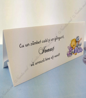 <p>Card de masă sau mapă de bani pentru botez sau alte evenimente, în interiorul căruia este un compartiment (buzunărel) care poate fi folosit ca plic pentru bani.</p>