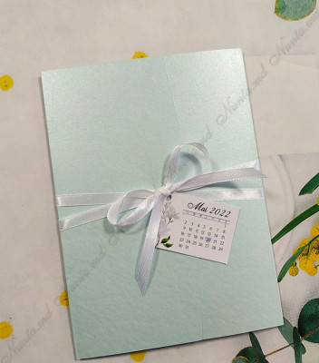 <p><strong>Setul poate fi completat cu:</strong></p><p>• Plic invitaţie;</p><p>• Interior plic;</p><p>• Aranjare la mese;</p><p>• Plic de bani;</p><p>• Număr la masă etc.</p><p>Aceste componente pot fi сomandate cât în set atât şi separat.&nbsp;</p><p><strong>ATENŢIE</strong>: În dependenţă de tipul hârtiei, complexitatea modelului şi componentele alese, preţul poate varia.&nbsp;</p><p>Orice idee poate fi realizată !!!</p>