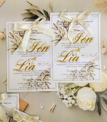 <p>Invitaţie originală cu design personalizat confecţionată din foaie de calc accesorizată cu o fundiță din satin.</p><p><strong>Setul poate fi completat cu:</strong></p><p>• Plic invitaţie;</p><p>• Interior plic;</p><p>• Aranjare la mese;</p><p>• Plic de bani;</p><p>• Etichetă decorativă;</p><p>• Număr la masă etc.</p><p><strong>ATENŢIE: </strong>În dependenţă de tipul hârtiei, complexitatea modelului şi componentele alese, preţul poate varia.&nbsp;</p><p>Orice idee poate fi realizată !!!</p>