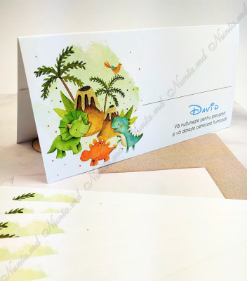 <p>Card de masă sau mapă de bani pentru botez sau alte evenimente, în interiorul căruia este un compartiment (buzunărel) care poate fi folosit ca plic pentru bani.</p>