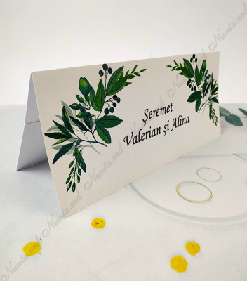 <p>Card de masă/plic de bani personalizat pentru nuntă sau alte evenimente, în interiorul căruia este un compartiment (buzunărel) care poate fi folosit ca plic pentru bani.</p>
