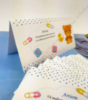 <p>Card de masă sau plic de bani pentru botez sau alte evenimente, în interiorul căruia este un compartiment (buzunărel) care poate fi folosit ca plic pentru bani.</p>
