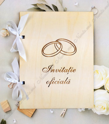 <p>Invitație de lemn pentru naşi sau părinti &nbsp;originală și inovativă în formă de carte cu posibilitate de personalizare.&nbsp;</p><p>Pe fața invitației sau pe interior poate fi gravat orice &nbsp;text sau design.&nbsp;</p><p>&nbsp;</p>