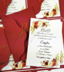 <p>Set compus din cartonaş invitaţie (carton alb mat), plic roşu accesorizat cu o fudiţa aurie.</p><p><strong>Setul poate fi completat cu:</strong></p><p>• Plic invitaţie;</p><p>• Aranjare la mese;</p><p>• Plic de bani;</p><p>• Număr la masă etc.</p><p>Aceste componente pot fi сomandate atât în set cât şi separat.&nbsp;</p><p><strong>ATENŢIE: </strong>În dependenţă de tipul hârtiei, complexitatea modelului şi componentele alese, preţul poate varia.&nbsp;</p><p>Orice idee poate fi realizată !!!</p>