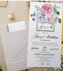 <p>Invitație de nuntă originală confecționată din cartonașul destinat printării textului ornamentată în partea de sus cu flori decupate care ulterior se introduce într-un plic de tip buzunar gri.</p>
