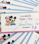 <p>Card de masă sau mapa de bani pentru cumatrie sau alte evenimente, în interiorul căruia este un compartiment (buzunărel) care poate fi folosit ca plic pentru bani.</p><p><strong>Dacă faceţi invitaţiile la noi, la plicuri beneficiaţi &nbsp;10% reducere.&nbsp;</strong></p>