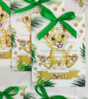 <p>Invitaţie originală la cumatrie sau botez, cu tematica jungla. Design personalizat confecţionată din foaie de calc accesorizată cu o fundiță din satin.</p><p><strong>Setul poate fi completat cu:</strong></p><p>•&nbsp;&nbsp;&nbsp;&nbsp;&nbsp;&nbsp;&nbsp;&nbsp; Aranjare la mese;</p><p>•&nbsp;&nbsp;&nbsp;&nbsp;&nbsp;&nbsp;&nbsp;&nbsp; Cartea de urări;</p><p>•&nbsp;&nbsp;&nbsp;&nbsp;&nbsp;&nbsp;&nbsp;&nbsp; Plic de bani;</p><p>•&nbsp;&nbsp;&nbsp;&nbsp;&nbsp;&nbsp;&nbsp;&nbsp; Număr la masă etc.</p><p>•&nbsp;&nbsp;&nbsp;&nbsp;&nbsp;&nbsp;&nbsp;&nbsp; Bomboniera;</p><p>•&nbsp;&nbsp;&nbsp;&nbsp;&nbsp;&nbsp;&nbsp;&nbsp; Cutie pentru colaci;</p><p>•&nbsp;&nbsp;&nbsp;&nbsp;&nbsp;&nbsp;&nbsp;&nbsp; Cutie pentru bani.</p><p><strong>ATENŢIE: </strong>În dependenţă de tipul hârtiei, complexitatea modelului şi componentele alese, preţul poate varia.&nbsp;</p><p>Designul poate modificat !!!</p>