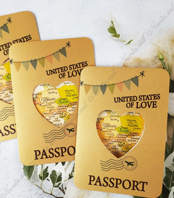 <p>Invitaţie tip bilet de avion.</p><p><strong>Setul poate fi completat cu:</strong></p><p>• Aranjare la mese;</p><p>• Plic de bani;</p><p>• Număr la masă etc.</p><p>Aceste componente pot fi сomandate cât în set atât şi separat.&nbsp;</p><p><strong>ATENŢIE</strong>: În dependenţă de tipul hârtiei, complexitatea modelului şi componentele alese, preţul poate varia.&nbsp;</p><p>Orice idee poate fi realizată !!!</p>