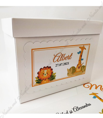 <p>Cutie pentru colectarea banilor la eveniment, realizată din carton alb, cu un design simplu şi frumos. Aceasta reprezintă un accesoriu elegant și util în același timp.</p><p><strong>Setul poate fi completat cu:</strong></p><p>• Invitaţie;</p><p>• Aranjare la mese;</p><p>• Plic de bani;</p><p>• Număr la masă;</p><p>• Mărturie etc.</p><p>Aceste componente pot fi сomandate cât în set atât şi separat.&nbsp;</p><p><strong>ATENŢIE</strong>: În dependenţă de tipul hârtiei, complexitatea modelului şi componentele alese, preţul poate varia.&nbsp;</p><p>Orice idee poate fi realizată !!!</p>