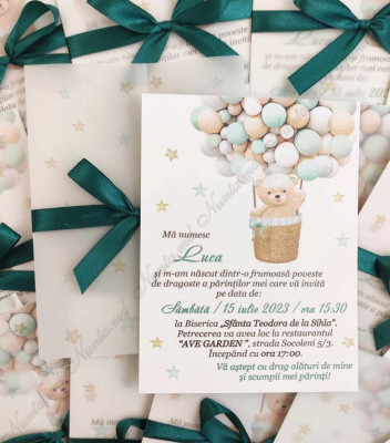 <p>Invitaţie originală pentru cumatrie-botez, cu design personalizat confecţionată din carton şi cu plic transparent sidefat din foaie de calc accesorizată cu o fundiță din satin.</p><p><strong>Setul poate fi completat cu:</strong></p><p>•&nbsp;&nbsp;&nbsp;&nbsp;&nbsp;&nbsp;&nbsp;&nbsp; Aranjare la mese;</p><p>•&nbsp;&nbsp;&nbsp;&nbsp;&nbsp;&nbsp;&nbsp;&nbsp; Cartea de urări;</p><p>•&nbsp;&nbsp;&nbsp;&nbsp;&nbsp;&nbsp;&nbsp;&nbsp; Plic de bani;</p><p>•&nbsp;&nbsp;&nbsp;&nbsp;&nbsp;&nbsp;&nbsp;&nbsp; Număr la masă etc.</p><p>•&nbsp;&nbsp;&nbsp;&nbsp;&nbsp;&nbsp;&nbsp;&nbsp; Bomboniera;</p><p>•&nbsp;&nbsp;&nbsp;&nbsp;&nbsp;&nbsp;&nbsp;&nbsp; Cutie pentru colaci;</p><p>•&nbsp;&nbsp;&nbsp;&nbsp;&nbsp;&nbsp;&nbsp;&nbsp; Cutie pentru bani.</p><p><strong>ATENŢIE: </strong>În dependenţă de tipul hârtiei, complexitatea modelului şi componentele alese, preţul poate varia.&nbsp;</p><p>Designul poate modificat !!!</p>