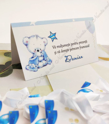 <p>Card de masă sau mapa de bani pentru cumatrie sau alte evenimente, în interiorul căruia este un compartiment (buzunărel) care poate fi folosit ca plic pentru bani.</p><p><strong>Dacă faceţi invitaţiile la noi, la plicuri beneficiaţi &nbsp;10% reducere.</strong></p>