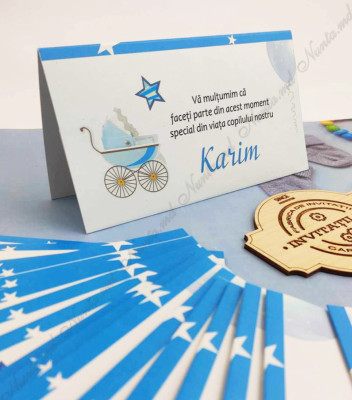 <p>Card de masă sau mapa de bani pentru cumatrie sau alte evenimente, în interiorul căruia este un compartiment (buzunărel) care poate fi folosit ca plic pentru bani.</p><p><strong>Dacă faceţi invitaţiile la noi, la plicuri beneficiaţi &nbsp;10% reducere.</strong></p>