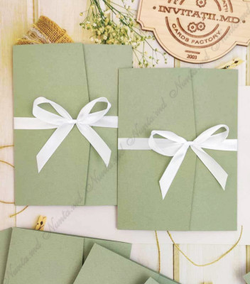 <p>Invitaţie la cumatrie sau botez, confecţionat din carton verde, cu design personalizat, tematica jungla, pe partea din interior este imprimat textul invitației şi la dorinţa poza copilului.</p><p><strong>Setul poate fi completat cu:</strong></p><p>•&nbsp;&nbsp;&nbsp;&nbsp;&nbsp;&nbsp;&nbsp;&nbsp; Aranjare la mese;</p><p>•&nbsp;&nbsp;&nbsp;&nbsp;&nbsp;&nbsp;&nbsp;&nbsp; Cartea de urări;</p><p>•&nbsp;&nbsp;&nbsp;&nbsp;&nbsp;&nbsp;&nbsp;&nbsp; Plic de bani;</p><p>•&nbsp;&nbsp;&nbsp;&nbsp;&nbsp;&nbsp;&nbsp;&nbsp; Număr la masă etc.</p><p>•&nbsp;&nbsp;&nbsp;&nbsp;&nbsp;&nbsp;&nbsp;&nbsp; Cutie pentru colaci;</p><p>•&nbsp;&nbsp;&nbsp;&nbsp;&nbsp;&nbsp;&nbsp;&nbsp; Cutie pentru bani.</p><p><strong>ANTENŢIE: </strong>În dependenţă de tipul hârtiei, complexitatea modelului şi componentele alese, preţul poate varia.&nbsp;</p><p>Designul poate modificat !!!</p>