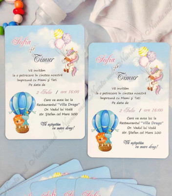 <p>Invitaţie la cumatrie sau botez, cu design personalizat, imprimat pe un cartonaş alb, pentru fetiţă şi băieţel.</p><p><strong>Setul poate fi completat cu:</strong></p><p>•&nbsp;&nbsp;&nbsp;&nbsp;&nbsp;&nbsp;&nbsp;&nbsp; Aranjare la mese;</p><p>•&nbsp;&nbsp;&nbsp;&nbsp;&nbsp;&nbsp;&nbsp;&nbsp; Cartea de urări;</p><p>•&nbsp;&nbsp;&nbsp;&nbsp;&nbsp;&nbsp;&nbsp;&nbsp; Plic de bani;</p><p>•&nbsp;&nbsp;&nbsp;&nbsp;&nbsp;&nbsp;&nbsp;&nbsp; Număr la masă etc.</p><p>•&nbsp;&nbsp;&nbsp;&nbsp;&nbsp;&nbsp;&nbsp;&nbsp; Bomboniera;</p><p>•&nbsp;&nbsp;&nbsp;&nbsp;&nbsp;&nbsp;&nbsp;&nbsp; Cutie pentru colaci;</p><p>•&nbsp;&nbsp;&nbsp;&nbsp;&nbsp;&nbsp;&nbsp;&nbsp; Cutie pentru bani.</p><p><strong>ATENŢIE: </strong>În dependenţă de tipul hârtiei, complexitatea modelului şi componentele alese, preţul poate varia.&nbsp;</p><p>Designul poate modificat !!!</p>