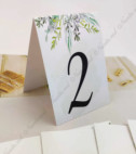 <p>Număr de masă din carton special cu model floral grenery. Este simplu și elegant, perfect pentru a informa numărul atribuit mesei.</p>