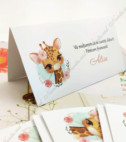 <p>Card de masă sau plic de bani pentru cumatrie sau alte evenimente, în interiorul căruia este un compartiment (buzunărel) care poate fi folosit ca plic pentru bani.</p><p><strong>Dacă faceţi invitaţiile la noi, la plicuri beneficiaţi &nbsp;10% reducere.</strong></p>