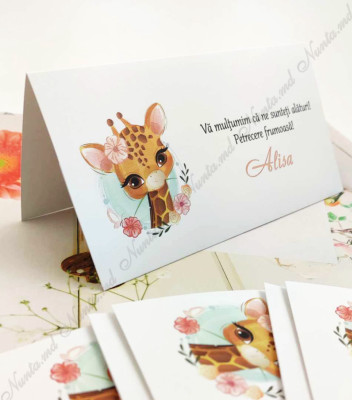 <p>Card de masă sau plic de bani pentru cumatrie sau alte evenimente, în interiorul căruia este un compartiment (buzunărel) care poate fi folosit ca plic pentru bani.</p><p><strong>Dacă faceţi invitaţiile la noi, la plicuri beneficiaţi &nbsp;10% reducere.</strong></p>