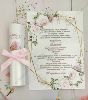 <p>Invitație la botez sau cumatrie confecţionată dintr-un carton perlat cu imprimeuri diverse. Se rulează şi se face tubuşor. Tubul are ca accesoriu o fundiţă.</p><p>Design-ul poate fi modificat.&nbsp;</p><p><strong>Setul poate fi completat cu:</strong></p><p>• Aranjare la mese;</p><p>• Plic de bani;</p><p>• Număr la masă etc.</p><p>• Căsuţa pentru plicuri de bani</p><p><strong>ATENŢIE: </strong>În dependenţă de tipul hârtiei, complexitatea modelului şi componentele alese, preţul poate varia.&nbsp;</p><p>Orice idee poate fi realizată !!!</p>