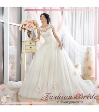 O rochie elegantă și feminină te aşteaptă la Fashion Bride!