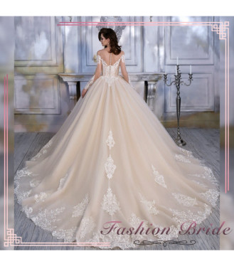 O rochie elegantă și feminină te aşteaptă la Fashion Bride!