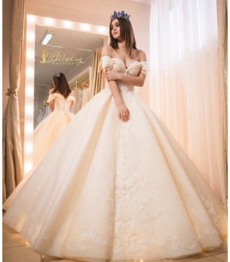 Preţ scăzut de la VIO Wedding Dresses