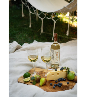 Cupajul Feteasca Albă & Chardonnay din gama EMPIRICO